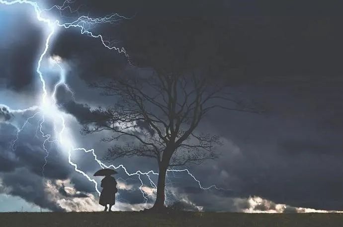 雷雨天避雨的正确打开方式